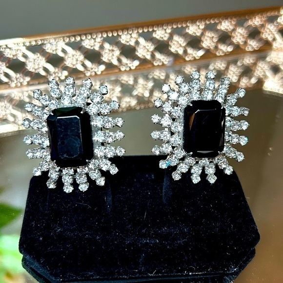 🖤💎Black Silver Starburst Stud Earrings - Picture 1 of 5